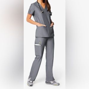 FIGS Kade Cargo Scrub Pants - Graphite. Brand new, never worn